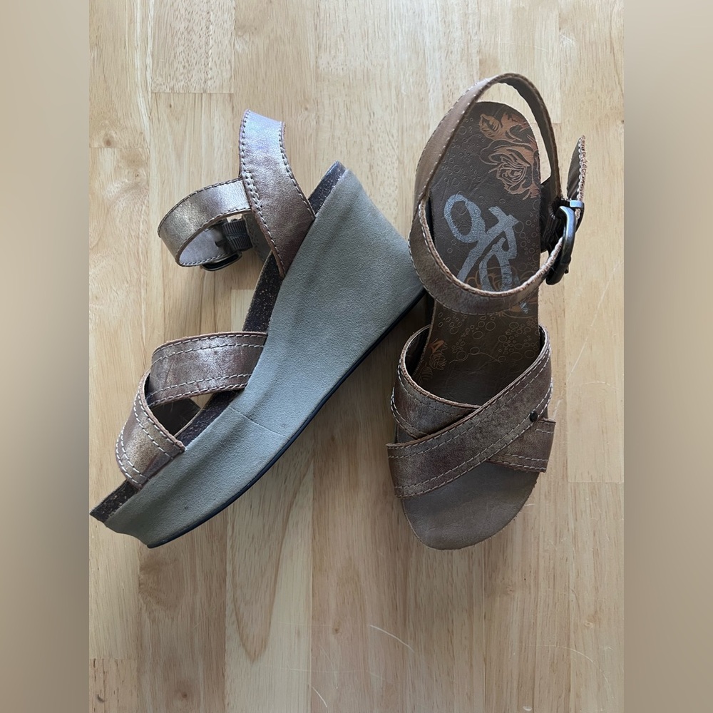 OTBT Bee Cave Leather Wedge Sandals in Pewter